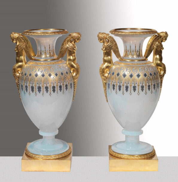 Couple of vases in opalines and applications in gilded bronze